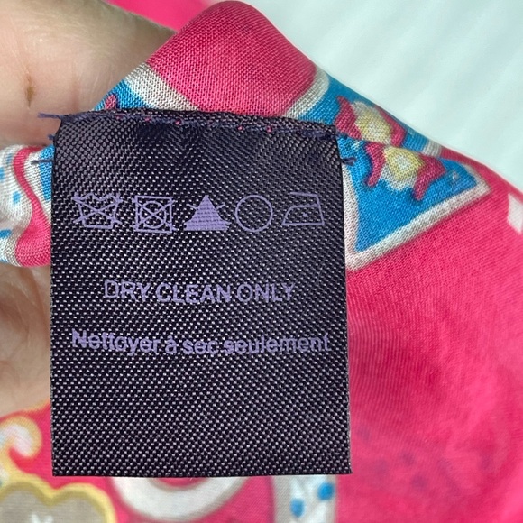 Hale Bob Oversized kimono top with front v-neck XS
100% Silk pink background - Picture 9 of 10